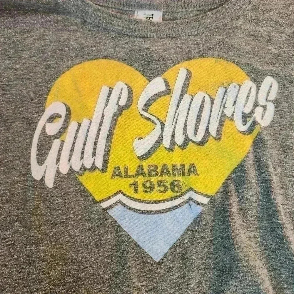 Gulf Shores Alabama Heart Logo Cropped Short Sleeve Tourist Grey Tshirt Size M